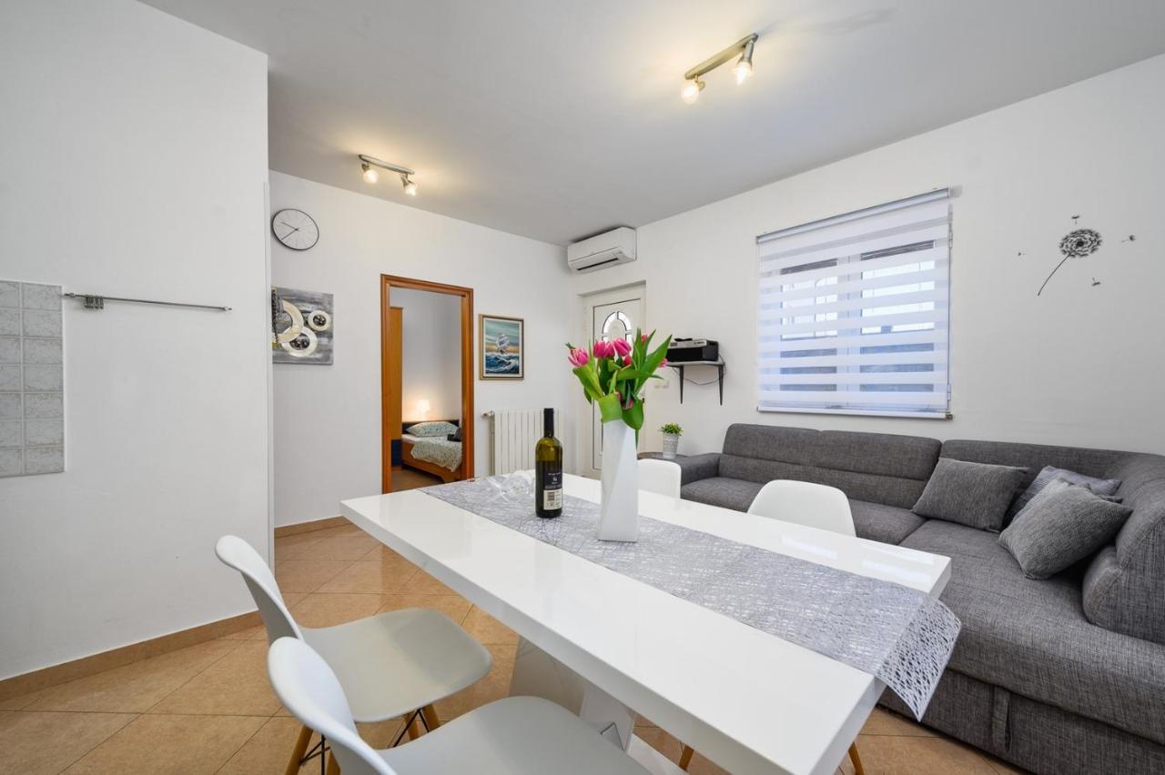 Bozica House With Apartments Murine Экстерьер фото