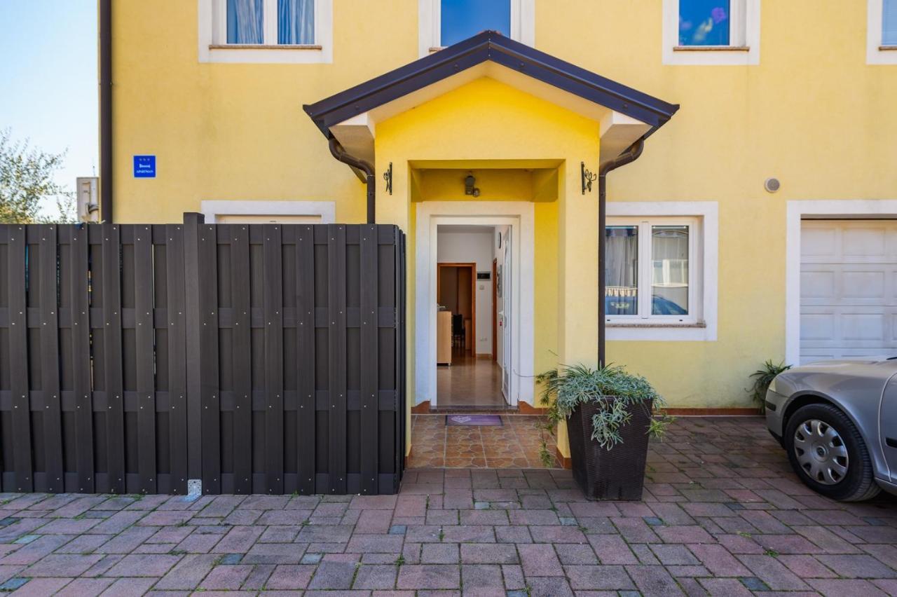Bozica House With Apartments Murine Экстерьер фото