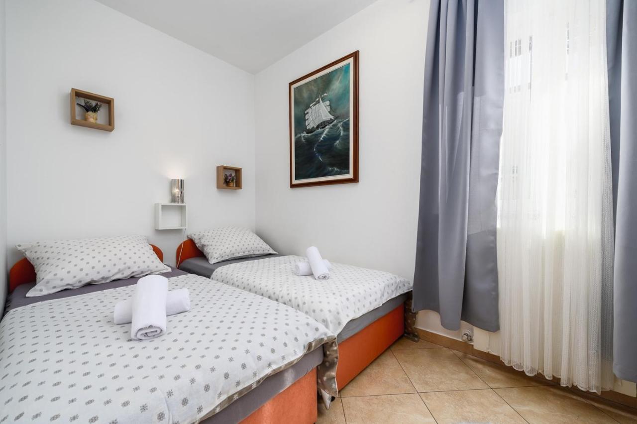 Bozica House With Apartments Murine Экстерьер фото