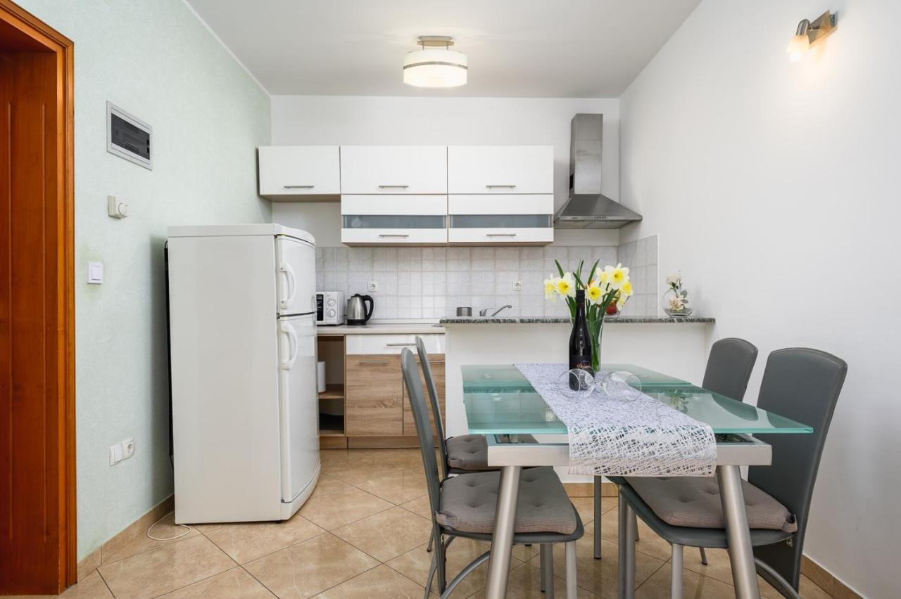 Bozica House With Apartments Murine Экстерьер фото