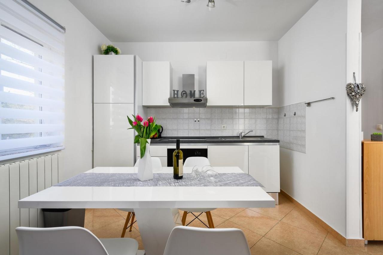 Bozica House With Apartments Murine Экстерьер фото