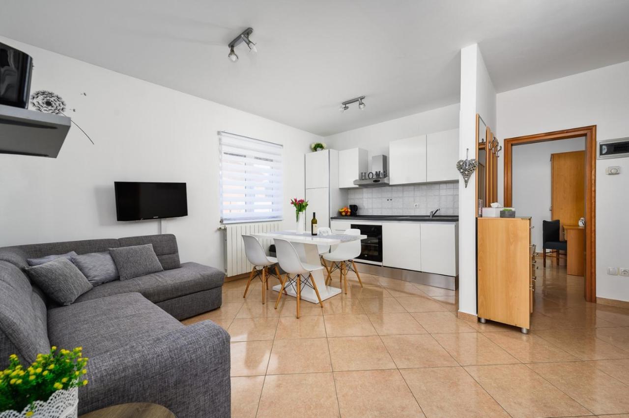 Bozica House With Apartments Murine Экстерьер фото